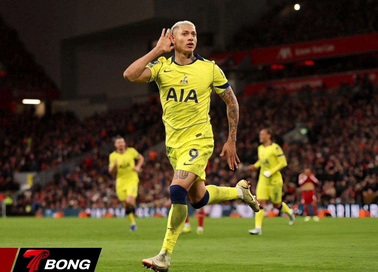 Richarlison mang về bàn gỡ cho Tottenham ở phút 90